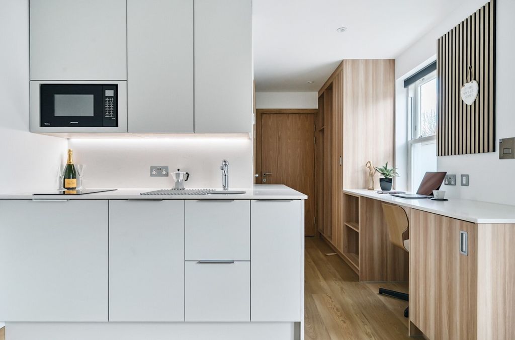 Property photo 3 of 11 Kitchen