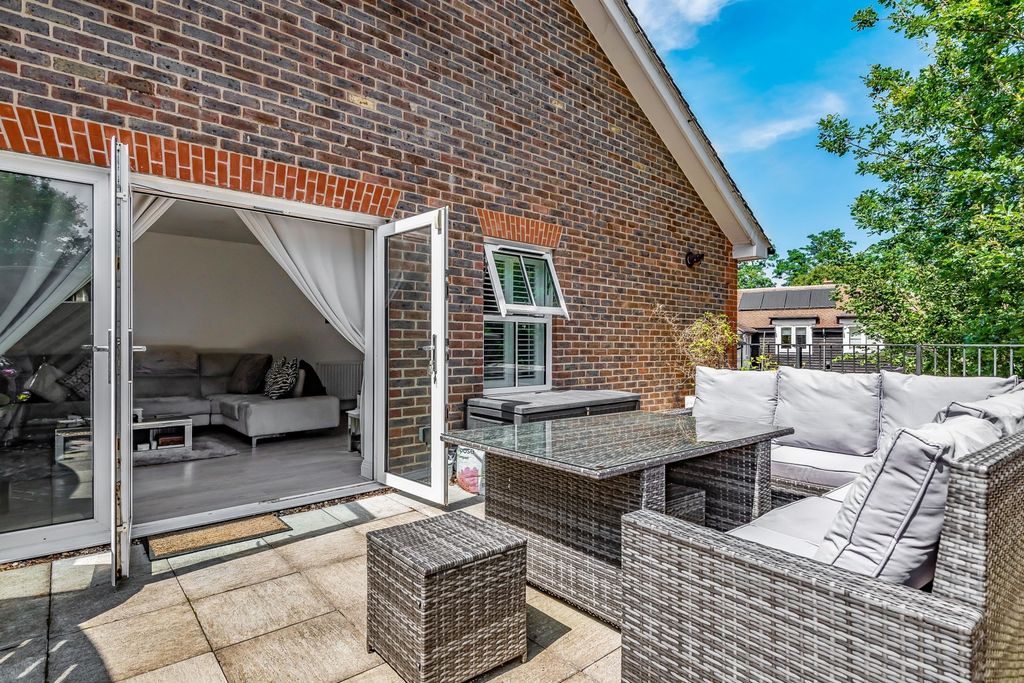 Property photo 3 of 9 5