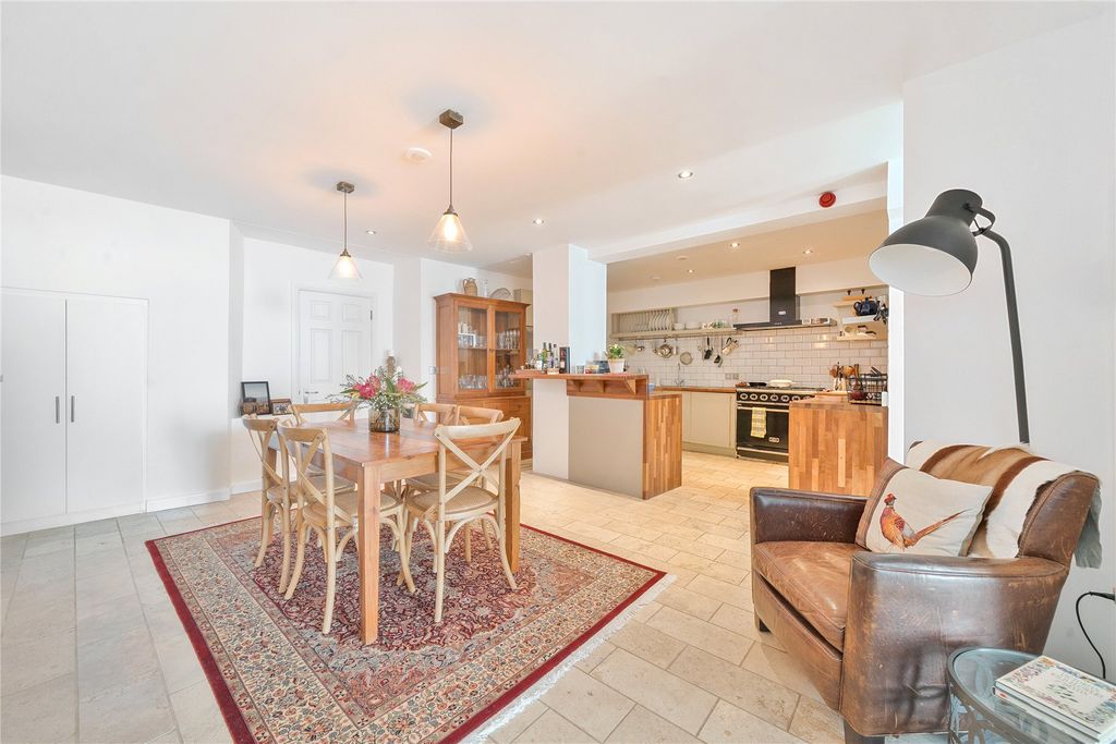 Property photo 3 of 13 Dining/Kitchen