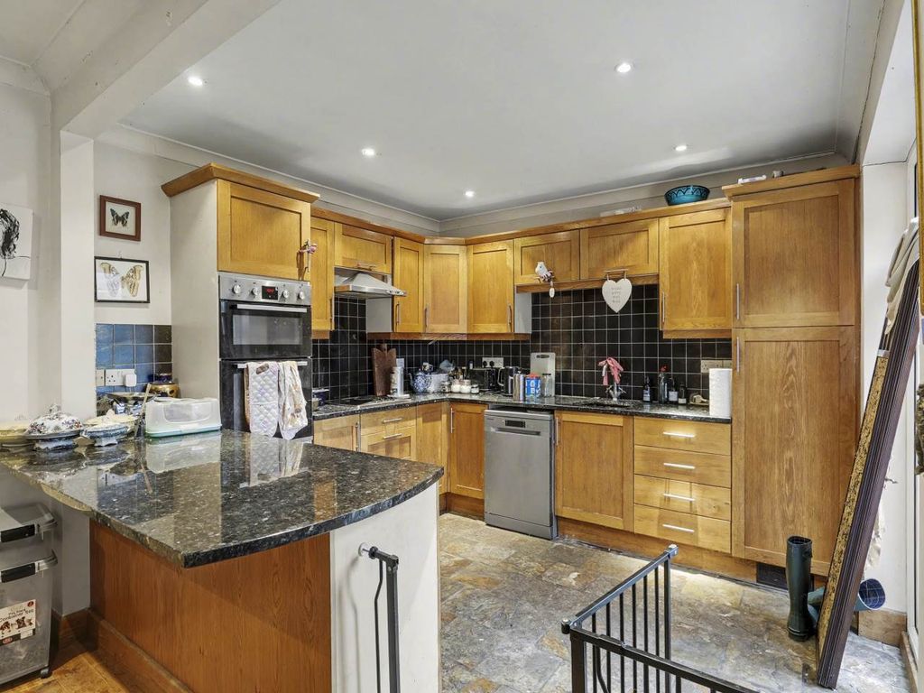 Property photo 3 of 20 Kitchen