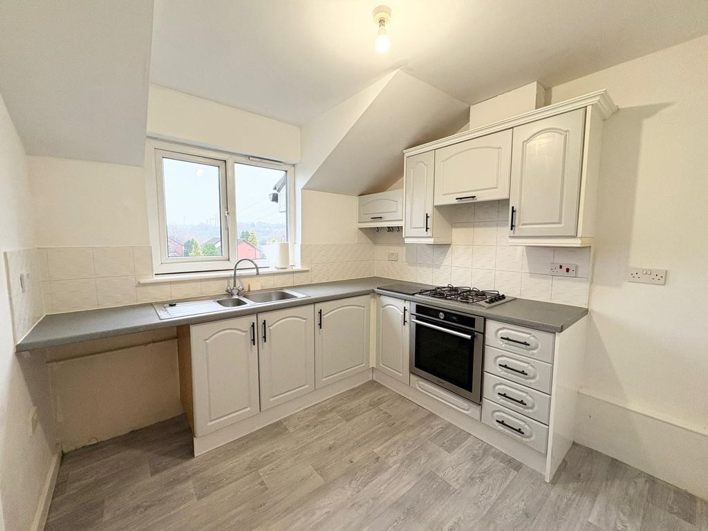 Property photo 2 of 8 Kitchen