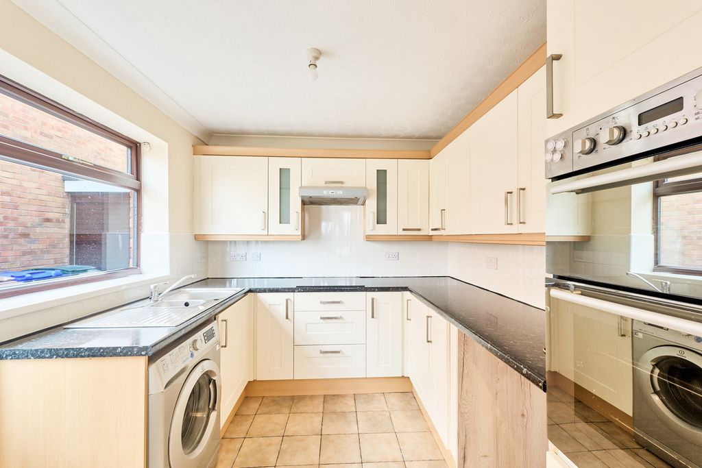 Property photo 2 of 16