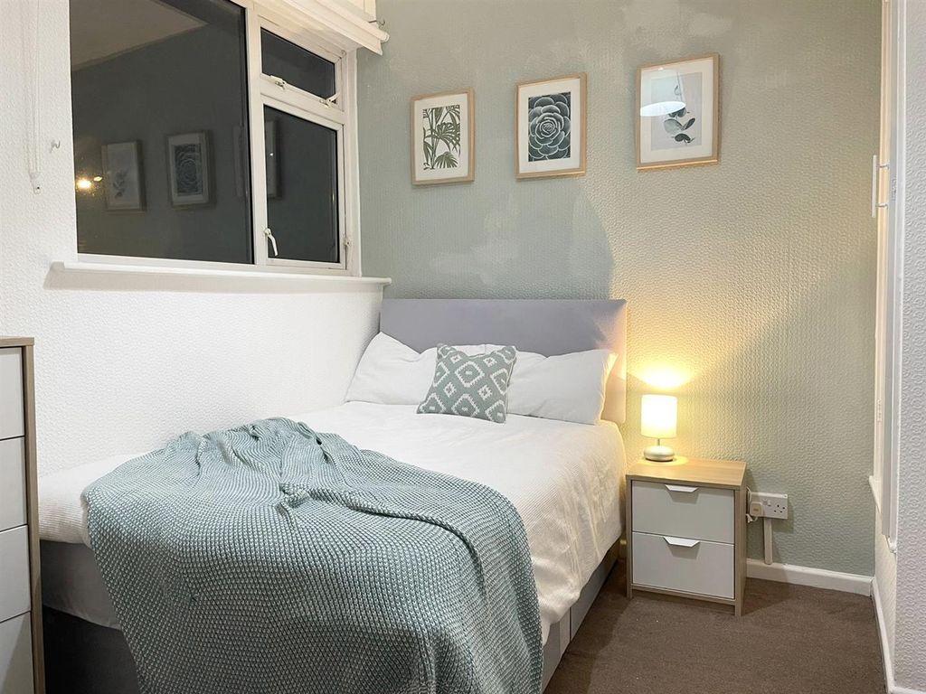 Property photo 2 of 7 Beamish Close_Room 2_Close Up.Jpg