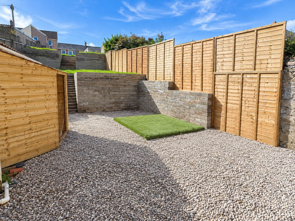 Property photo 3 of 17 F6F2De84-498A-4587-B0E4-5597Fc7F12Cb
