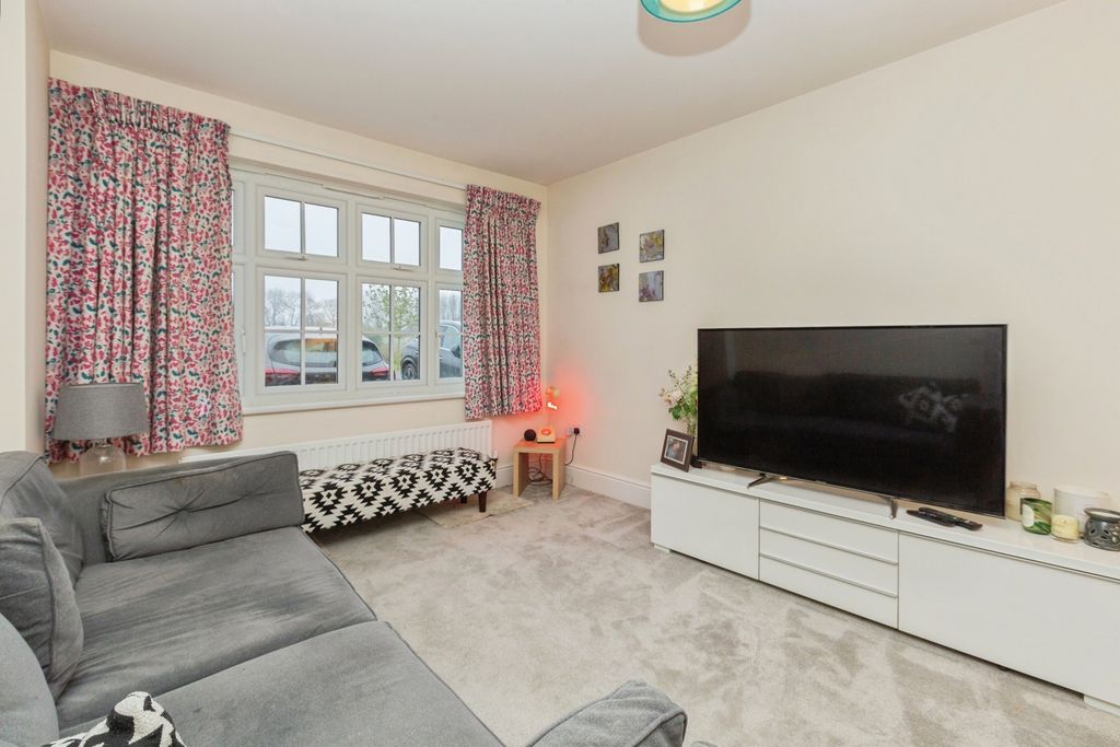 Property photo 3 of 16 Pbox-Img.Jpg