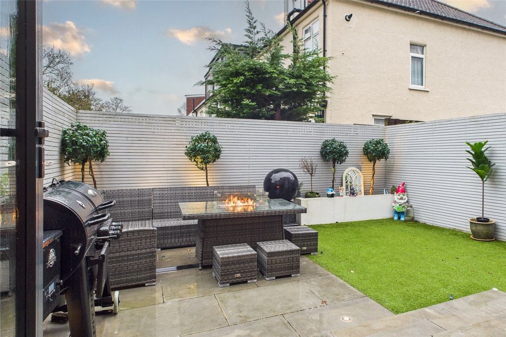 Property photo 3 of 17 Picture No. 24