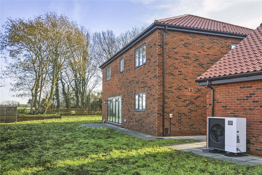 Property photo 2 of 37 Picture No. 41