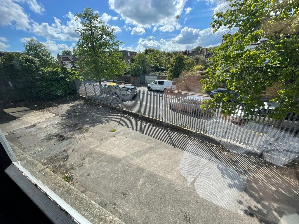 Property photo 3 of 6 Photo 5