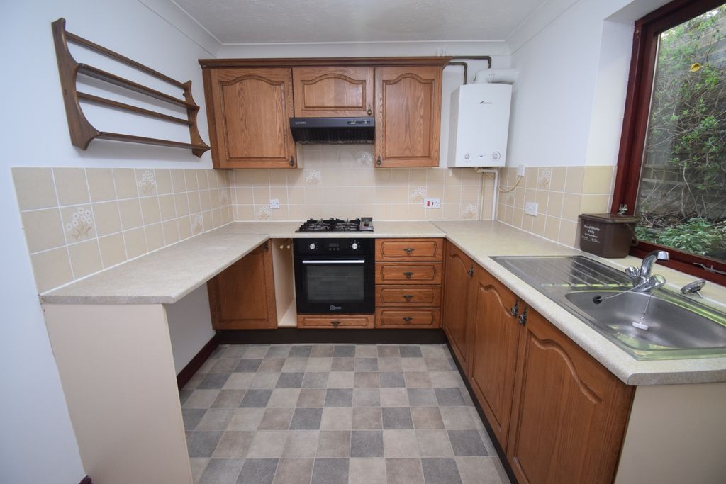 Property photo 3 of 12 Kitchen (2)