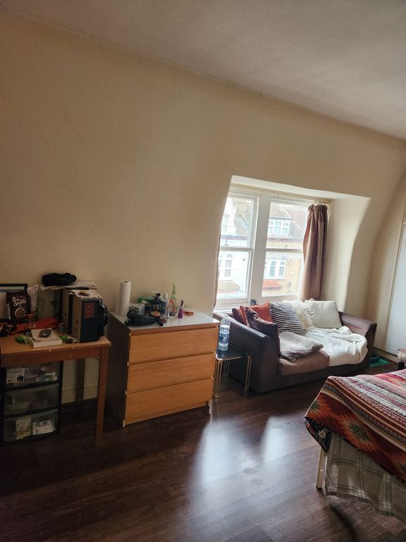 Property photo 1 of 14 Bedroom