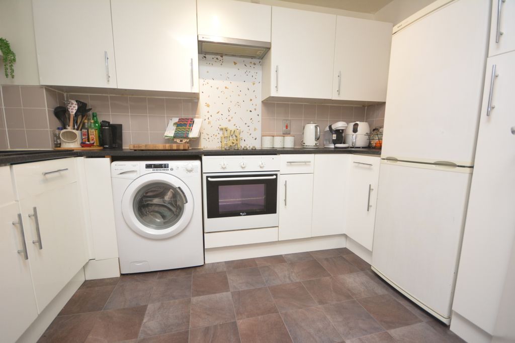 Property photo 2 of 6 Kitchen