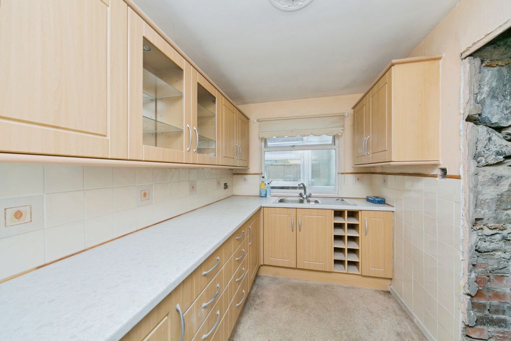 Property photo 2 of 15 Kitchen