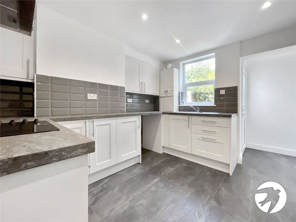 Property photo 3 of 9 Kitchen