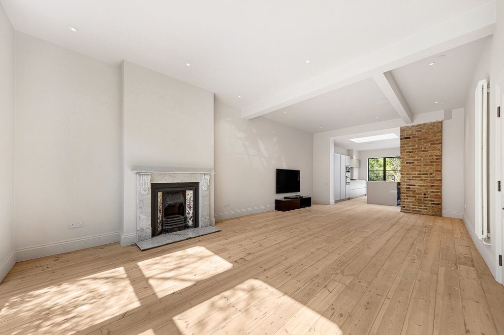 Property photo 1 of 18 Reception Room