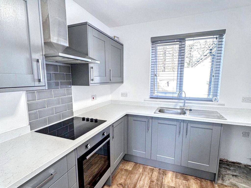 Property photo 2 of 28