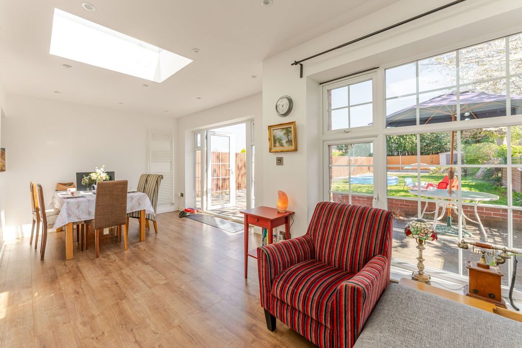 Property photo 3 of 33