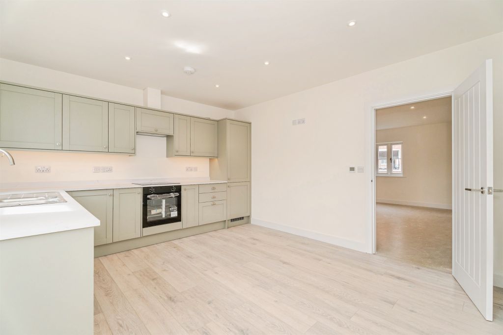 Property photo 2 of 16 Cloakroom