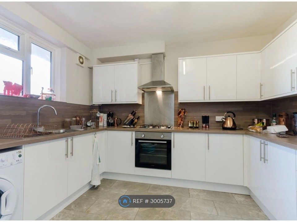 Property photo 1 of 9 Kitchen