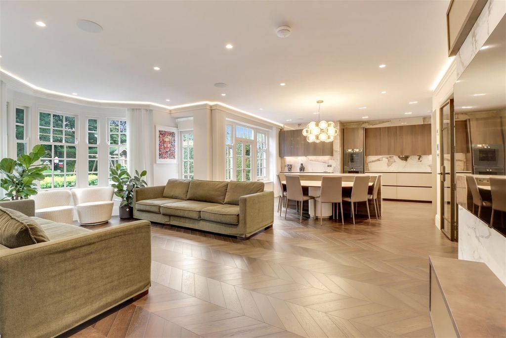 Property photo 2 of 16 Lounge Kit.Jpg