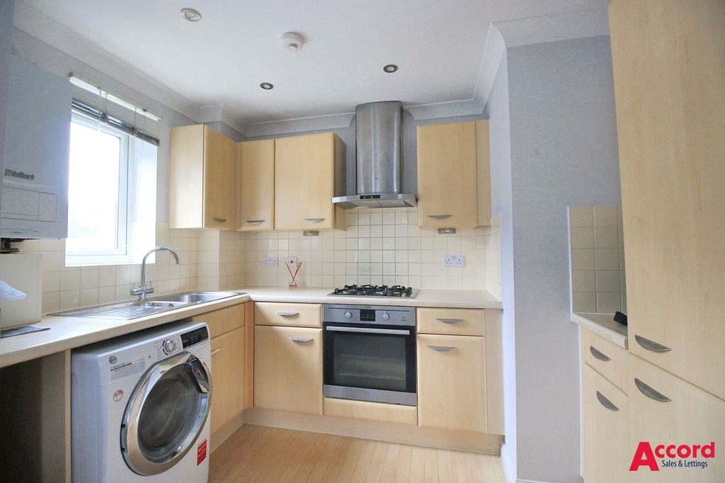 Property photo 2 of 9 Kitchen