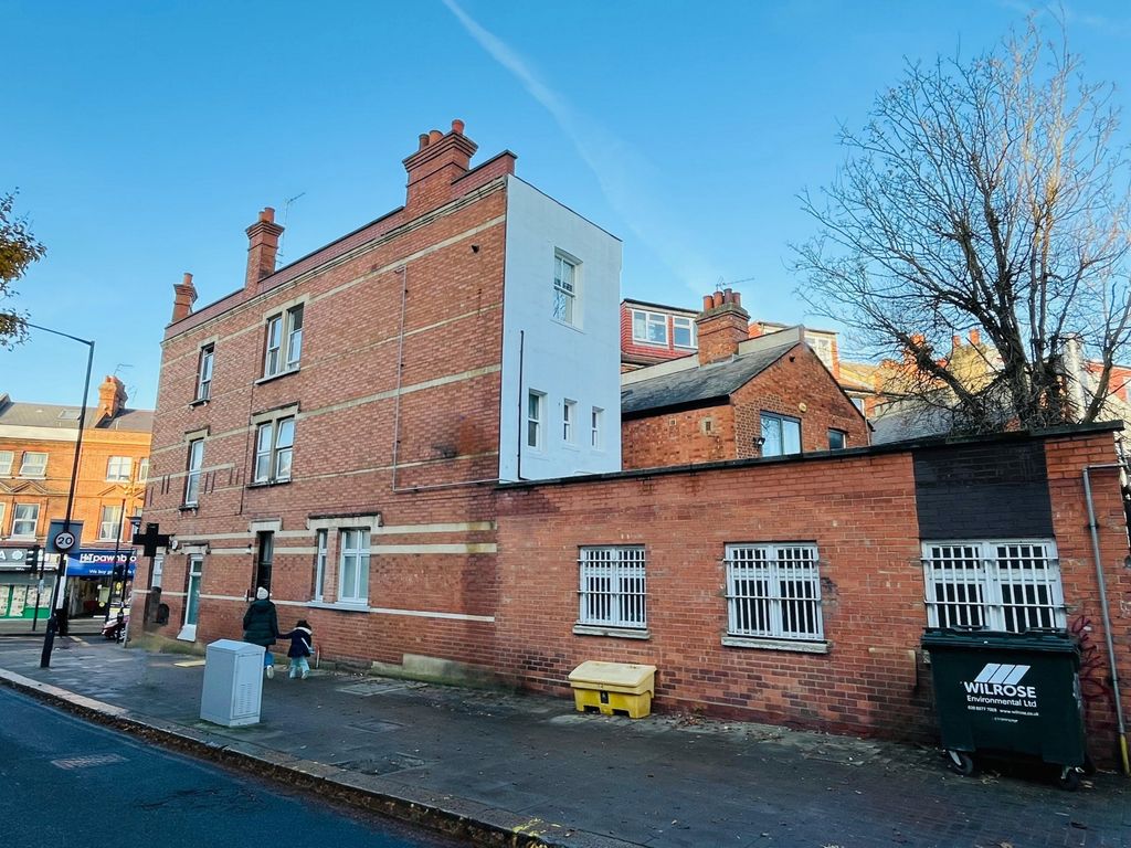 Property photo 2 of 21 Photo 3