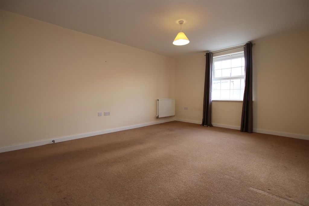 Property photo 3 of 9 Living Room 1.Jpg