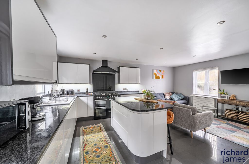 Property photo 2 of 12 734F9Bfaf9A147518061d3d0Dbe475d4