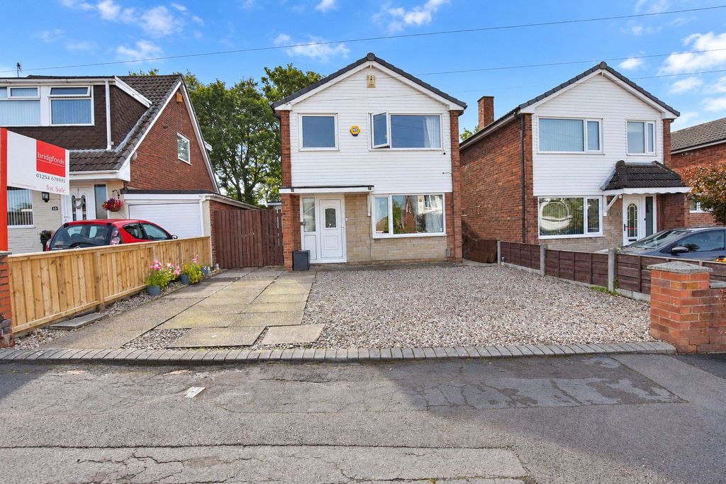 Property photo 1 of 16 External
