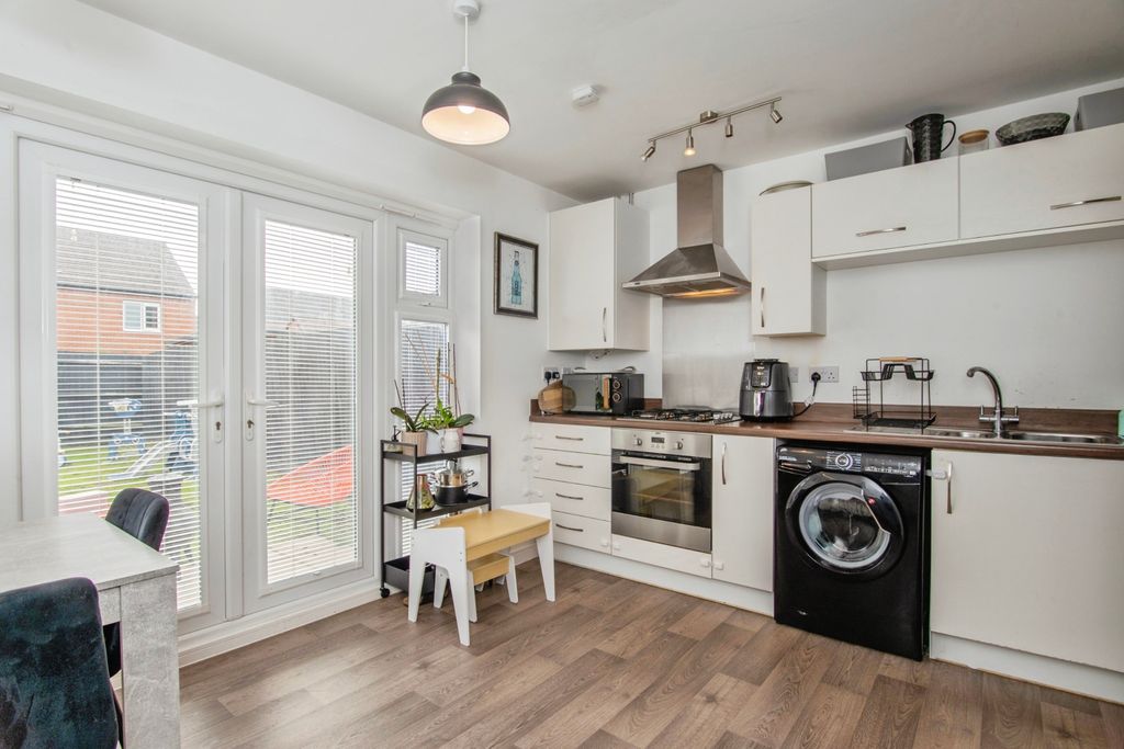 Property photo 3 of 12 Kitchen/Diner