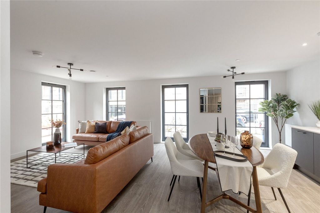 Property photo 2 of 18 Picture No. 29