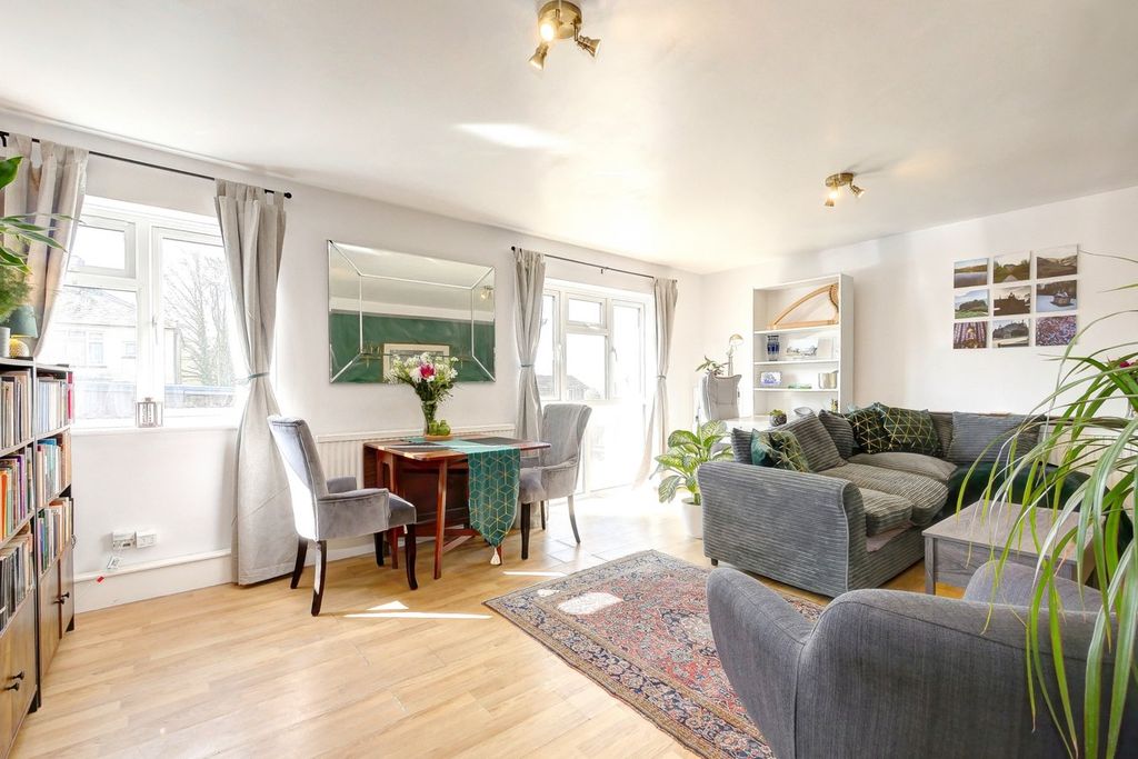 Property photo 2 of 24