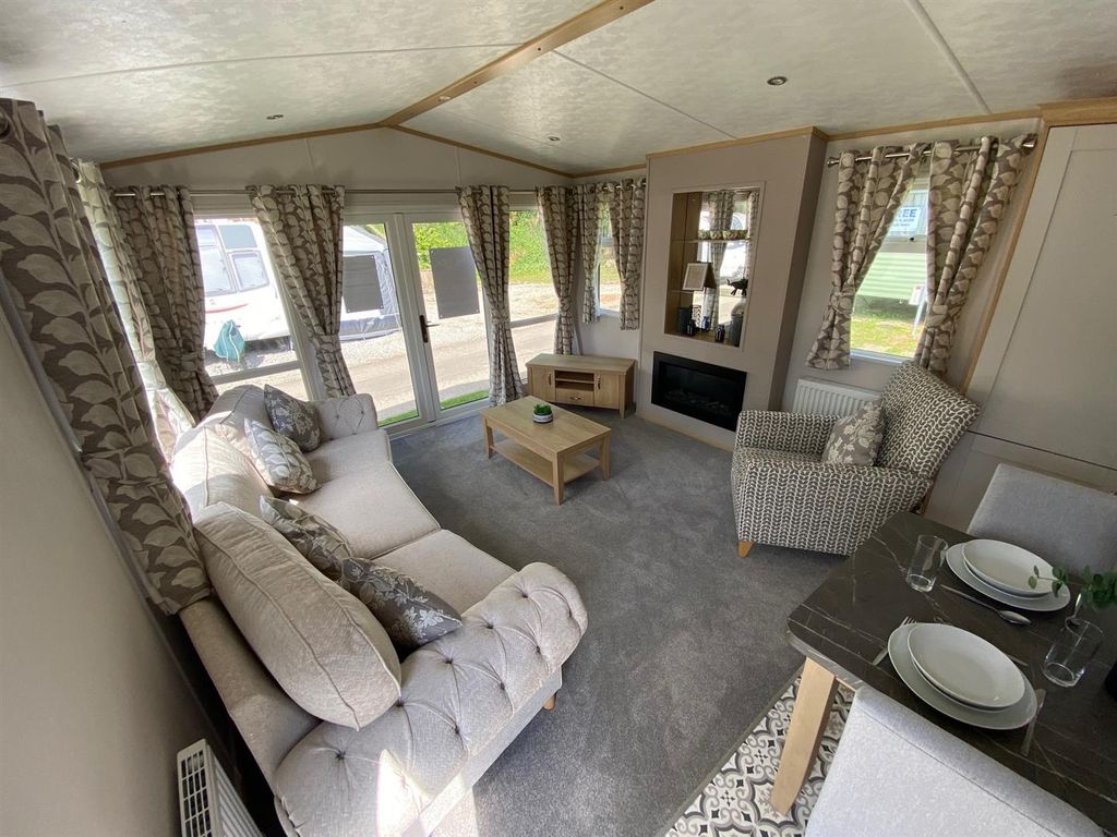 Property photo 2 of 7 Highgrove 2.Jpg