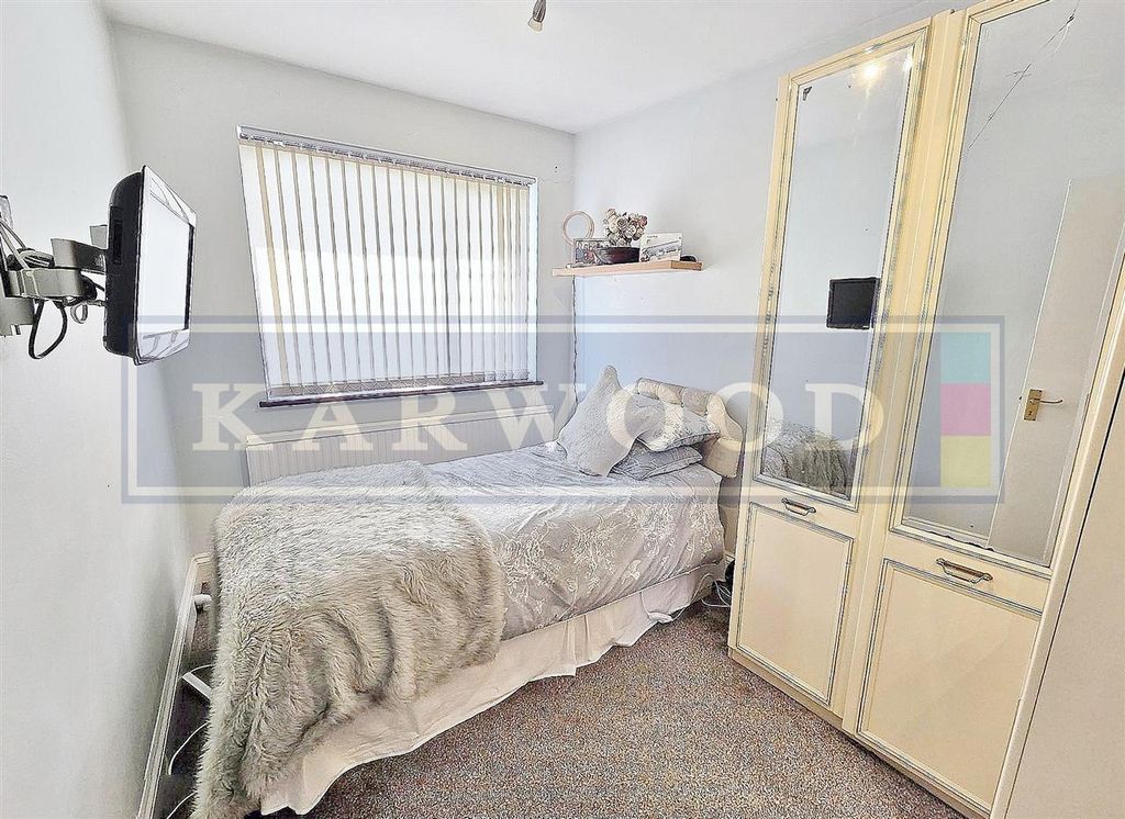 Additional image 12 of 4 bed semi-detached house for saleKingshill Avenue, Hayes UB4
