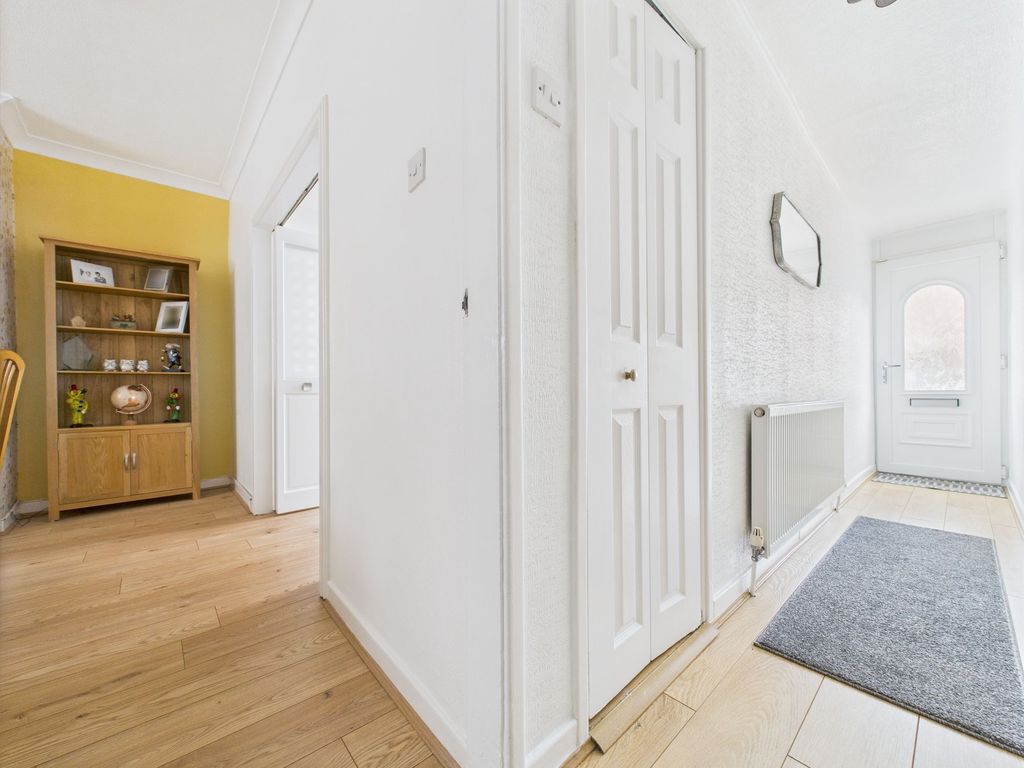 Property photo 3 of 20 Entrance Hall