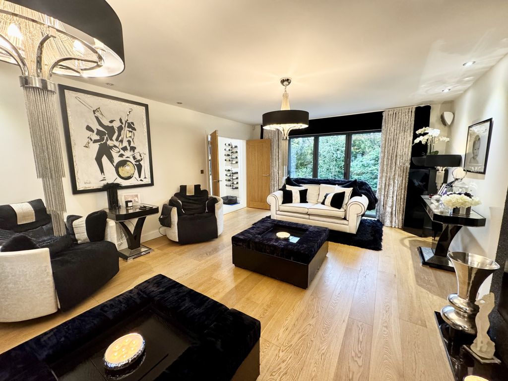 Property photo 2 of 37 Gallery