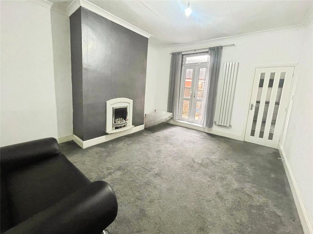 Property photo 3 of 9 Picture No. 06