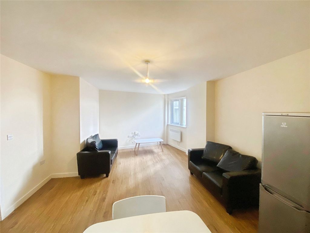 Property photo 2 of 8 Kitchen/Living