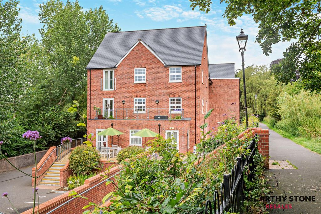 Property photo 1 of 23 Tumbling Weir Court
