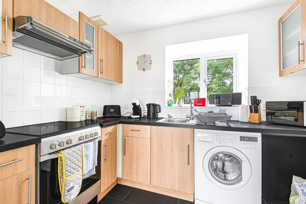 Property photo 3 of 10 Kitchen