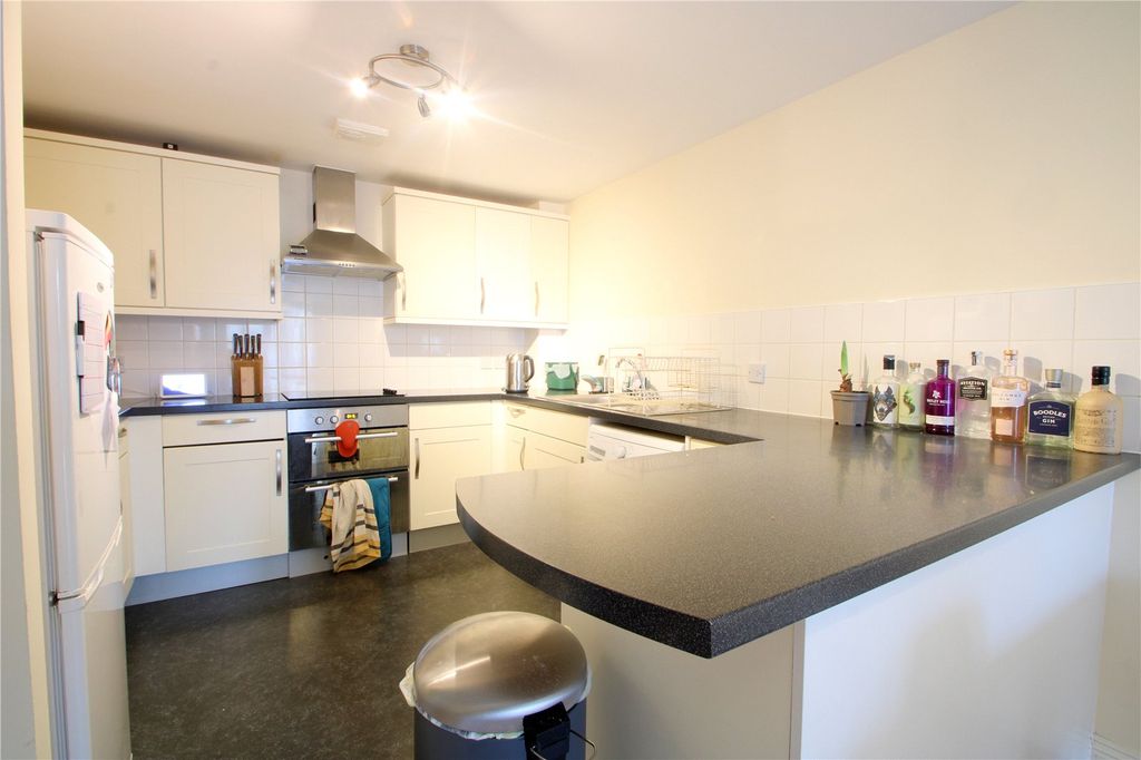 Property photo 2 of 11 Kitchen