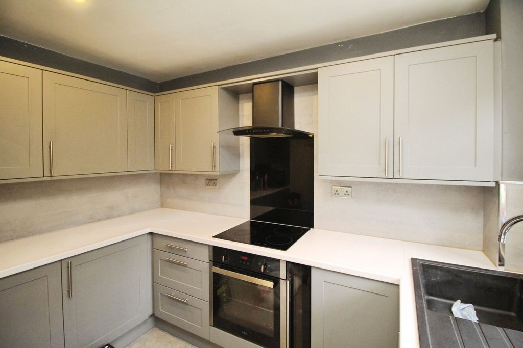 Property photo 2 of 17 Kitchen