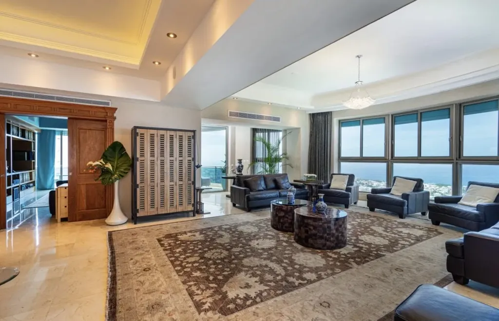 Property photo 1 of 42