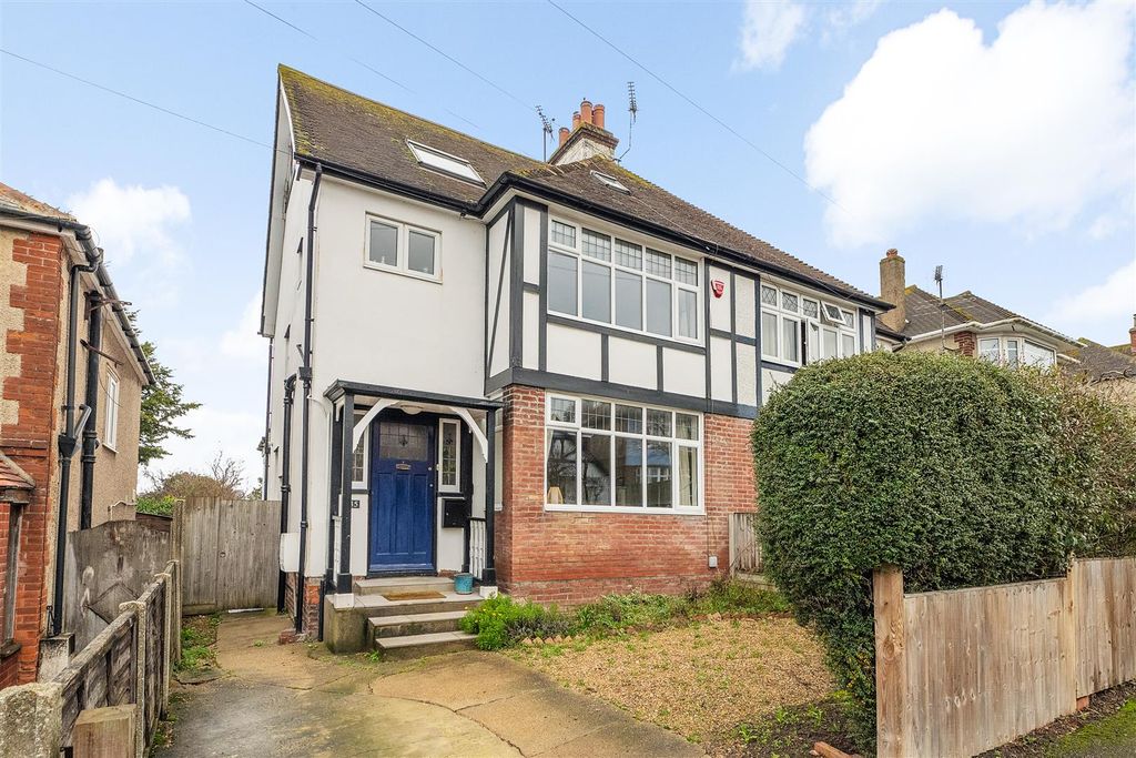 Property photo 1 of 18 Douglas Avenue, Whitstable