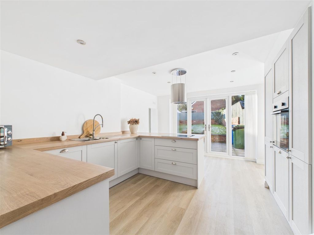 Property photo 2 of 13 Cam03303G0-Pr0268-Still004.Jpg