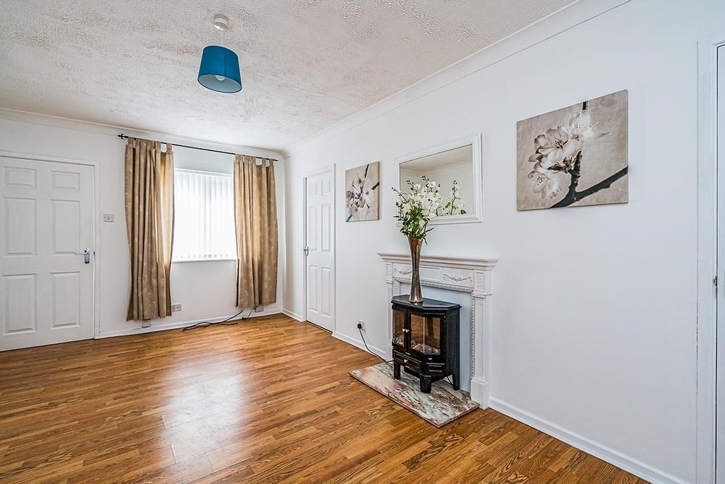 Property photo 2 of 8 Lounge