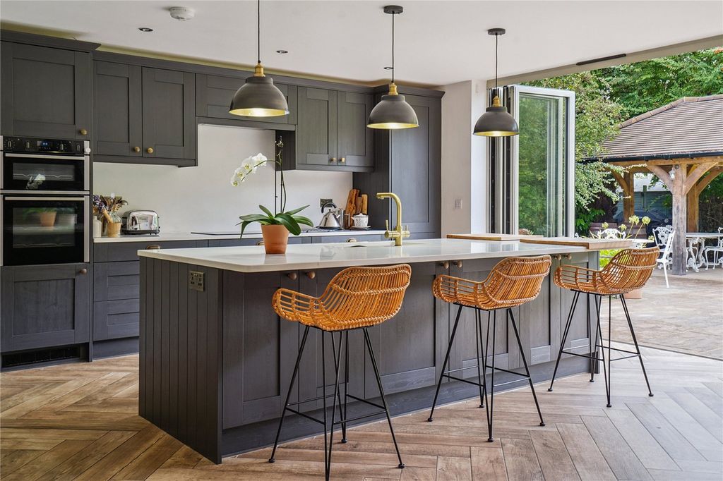 Property photo 2 of 25 Kitchen