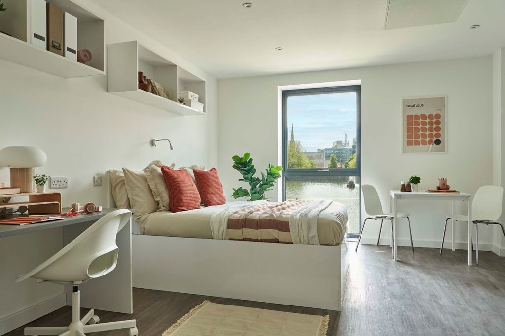 Property photo 1 of 6 Superior Studio Reservoir View Photos[80]