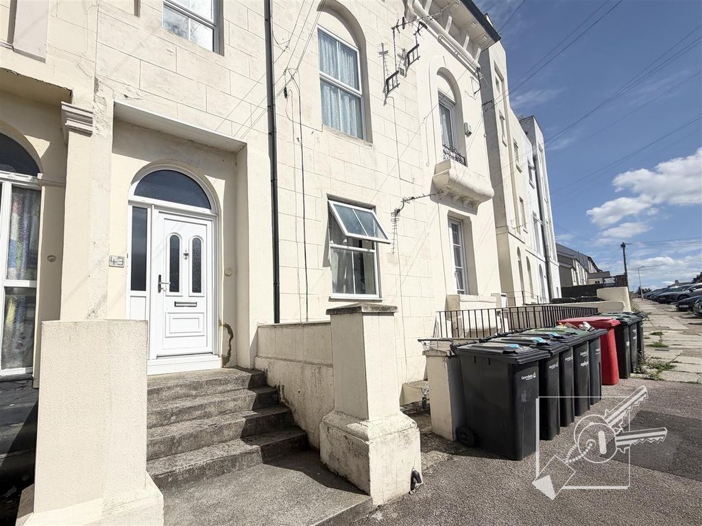 Property photo 1 of 6 External