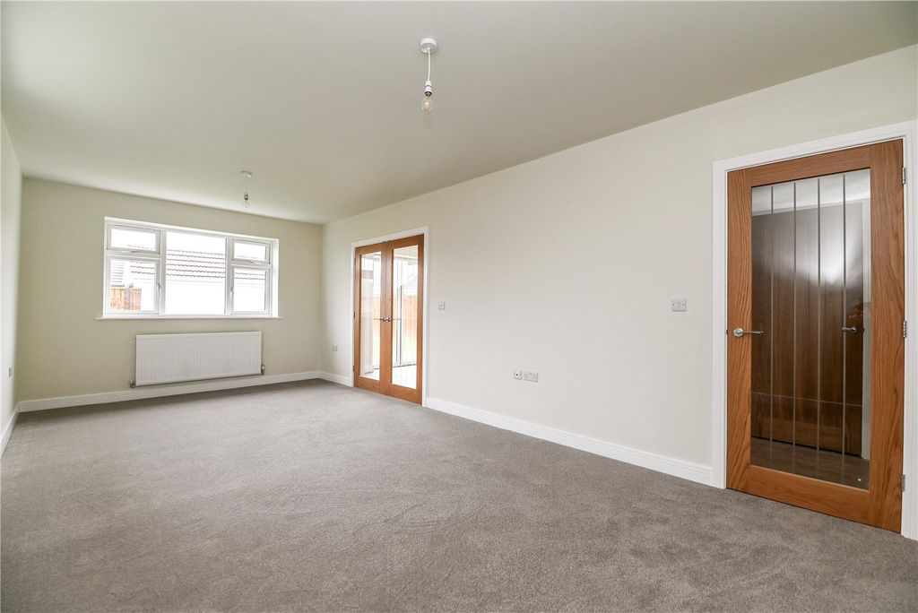 Property photo 3 of 17 Sitting/Dining Room