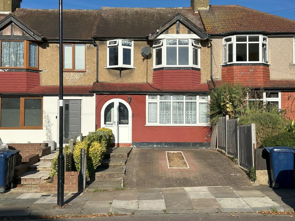 Property photo 2 of 11 Front (Exterior)